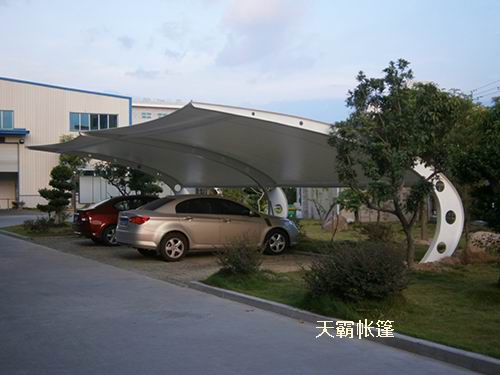 膜結(jié)構(gòu)停車棚——-為您的愛(ài)車找個(gè)遮陽(yáng)擋雨的好港灣吧